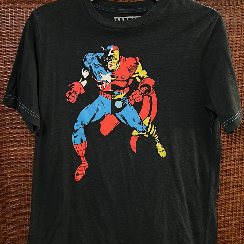 MARVEL MULTI- CHARACTER T-SHIRT - KIDS SIZE XL